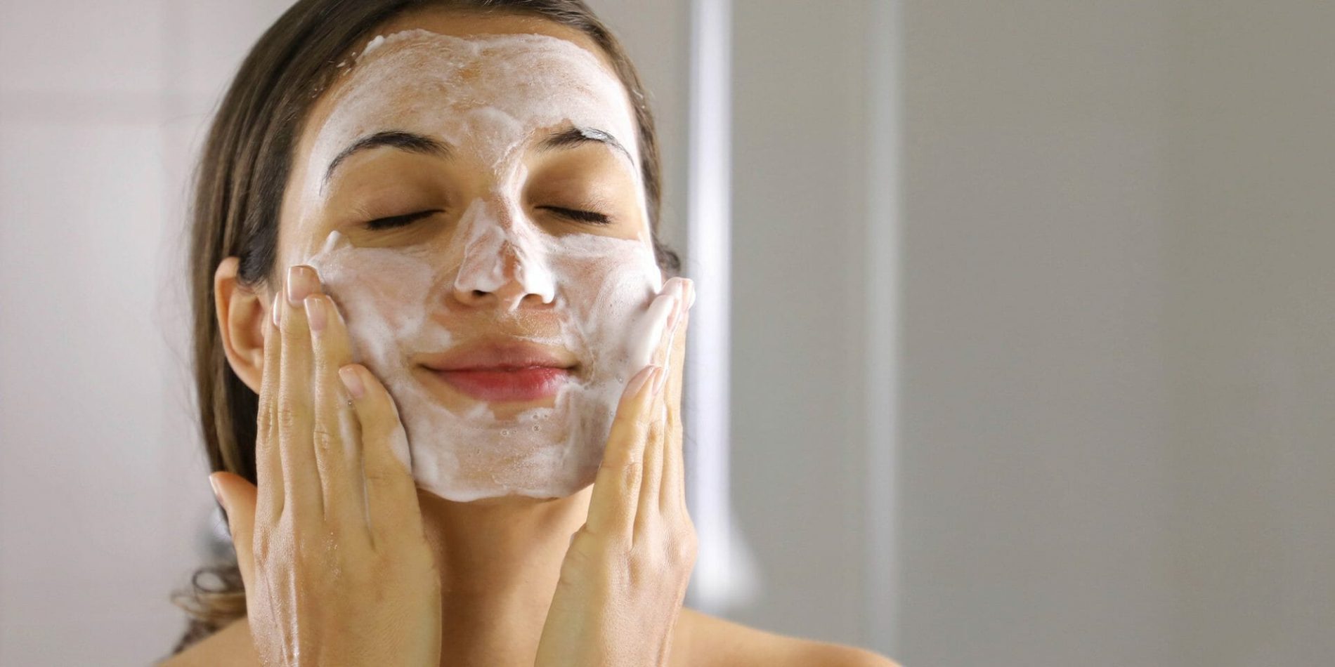 Face Washing Mistakes That Could Be Making You Look Older Oralift 